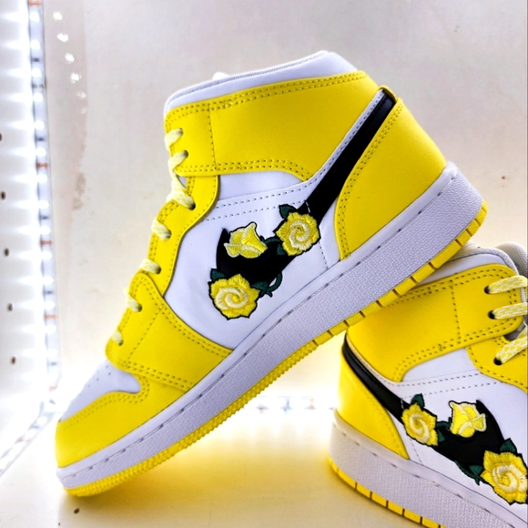 ❗️SOLD ❗️Air Jordan 1 MID | DYNAMIC YELLOW FLORAL (GS) - Picture 13 of 16